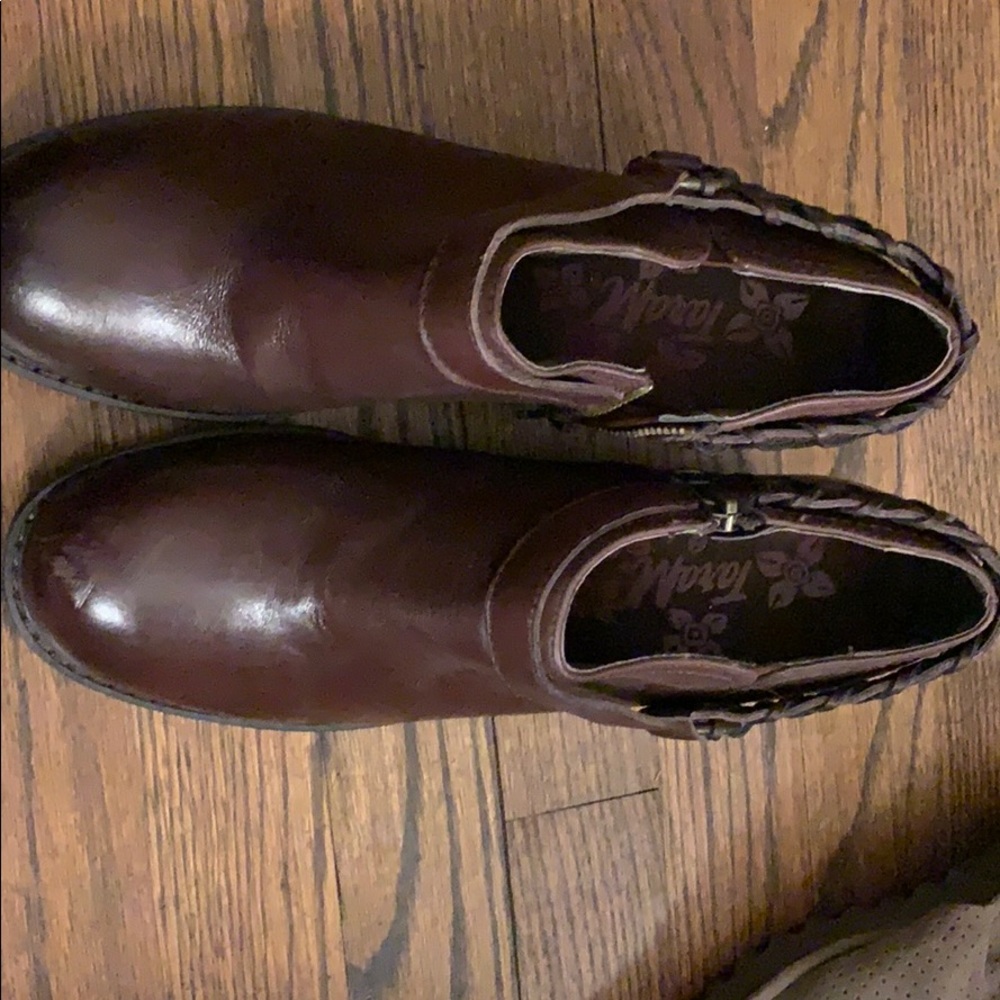 Taram leather shoes